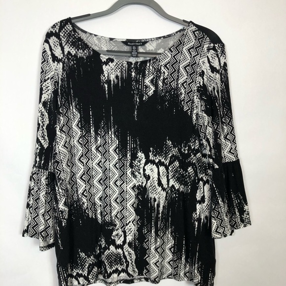 Ellen Tracy Tops - Ellen Tracy bell sleeved viscose top